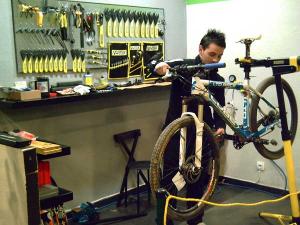TRABAJE EN CASA REPARANDO BICICLETAS TRABAJE EN CASA REPARANDO BICICLETAS