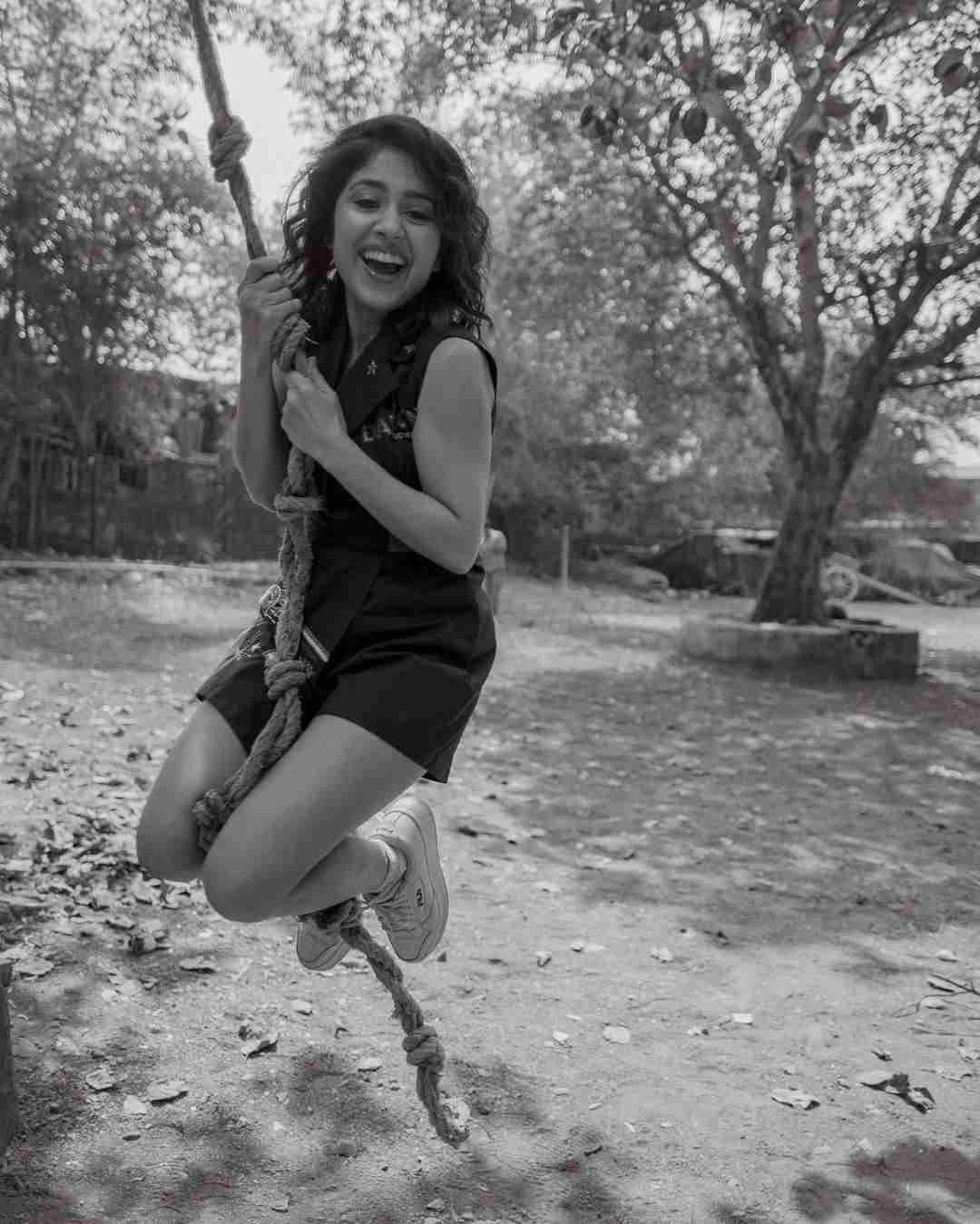 Mirzapur season 1 actresses Shweta Tripathi Sharma Instagram Hot Photos Leak