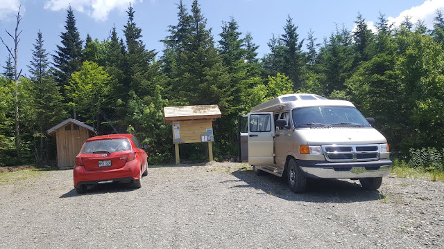 Stationnement pour le sentier du mont Bélanger