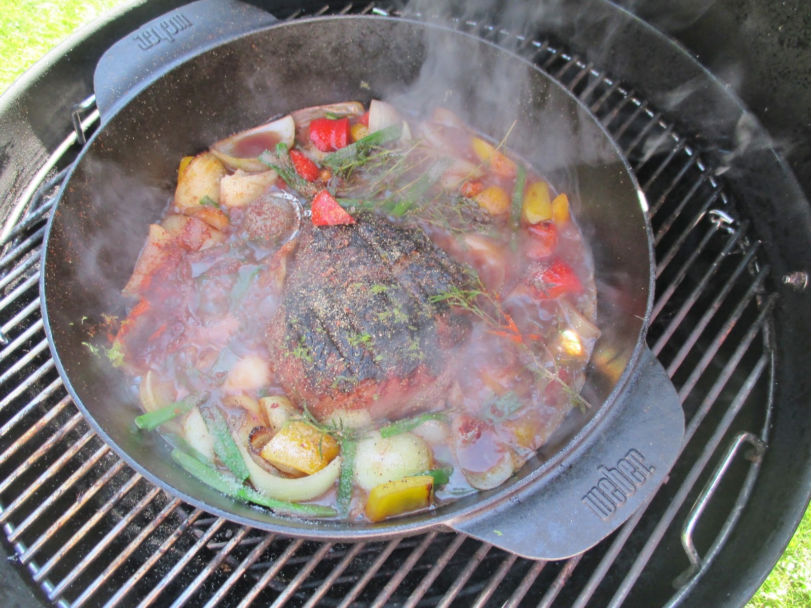 Rinderbraten vom Grill im Dutch Oven