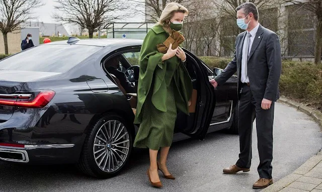 Queen Mathilde wore a green wool canvas and cashmere cape and green dress from Natan