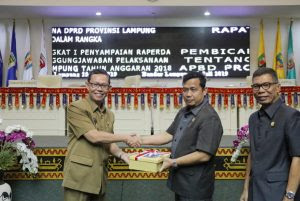 Gubernur dan Ketua DPRD Lampung Teken Persetujuan Bersama Pertanggungjawaban APBD 2018