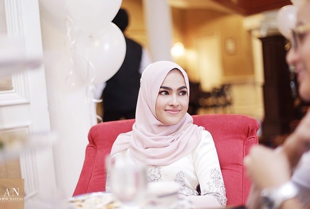 Tren Gaya 39+ Fesyen Baju Terkini Perempuan Bertudung