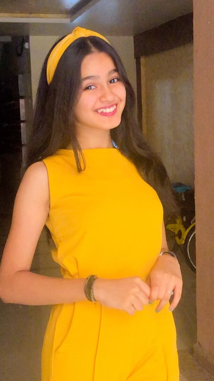 Mahi Singhvi aka Mishty in Yellow Outfit Smiling Photos Collection