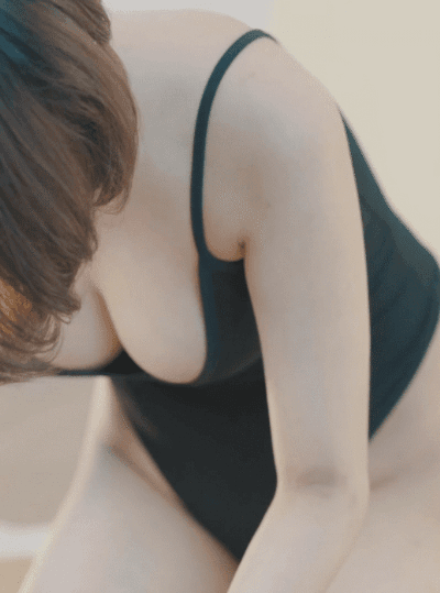 검은 수영복 입고 달고나 만드는 처자