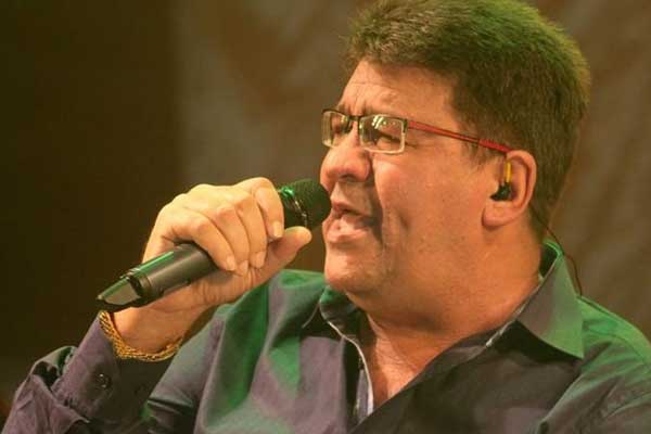Morre aos 63 anos o cantor sertanejo Chico Rey, da dupla com Paraná