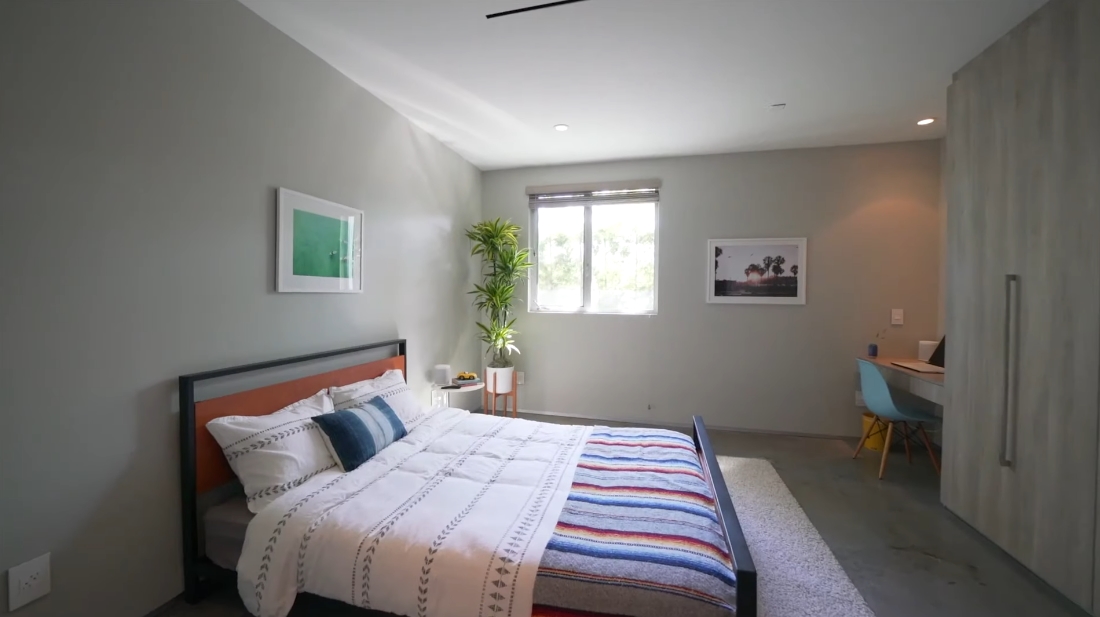 Tour 248 Bernard Ave, Venice, CA vs. 33 Interior Design Photos