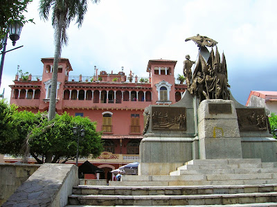 Plaza Bolivar, Casco Viejo, Panamá, round the world, La vuelta al mundo de Asun y Ricardo, mundoporlibre.com