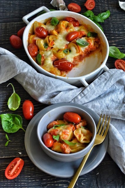 Tortellini z sosem pomidorowym