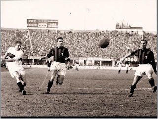 Cappello al tiro in Bologna - Milan 0-0, del 30 marzo 1952. 