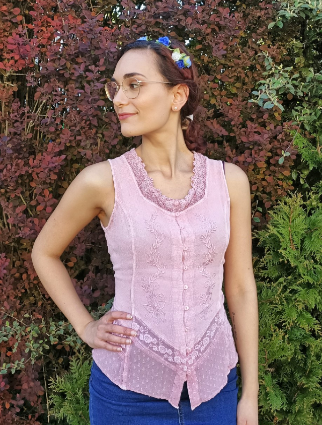 Victoriana pink top lace