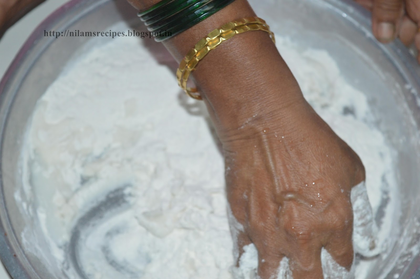 Tandlachi Bhakri Rice Flour Bhakri Traditional Marathi Recipe तांदळाची भाकरी Nilam's Recipes