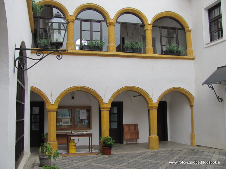 Radovljica, Linhartov trg 30, župnišče Slovenija, Gorenjska