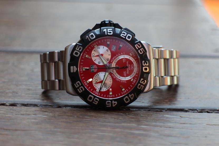 Jam tangan for sale: TAG HEUER Formula 1 Quartz Chronograph Red Dial (SOLD)