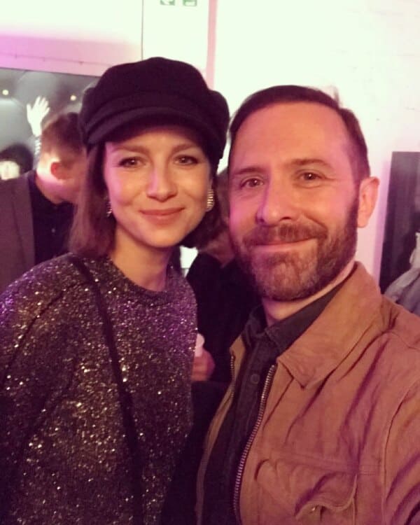 Tom Downey con Caitriona Balfe en la fiesta de fin de rodaje de Outlander