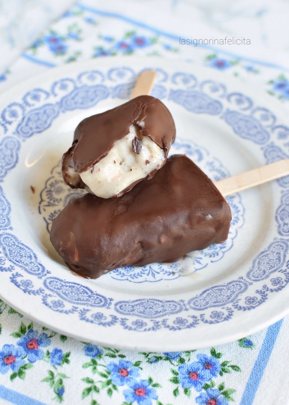 “La signorina Felicita ovvero la felicità” Steccogelato banana e