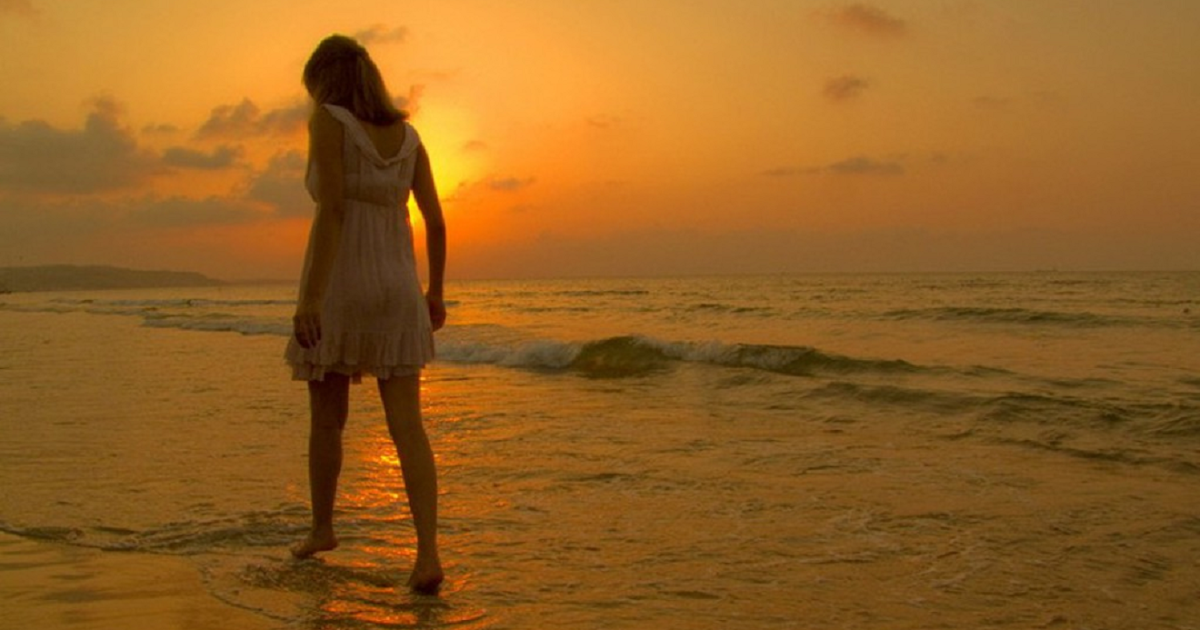 Feel lonely or alone. When i feel alone. When i feel alone. I feel alone перевод. Serge nova i feel alone.