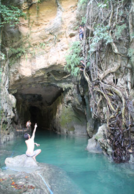 Keindahan Sungai Citumang Pangandaran