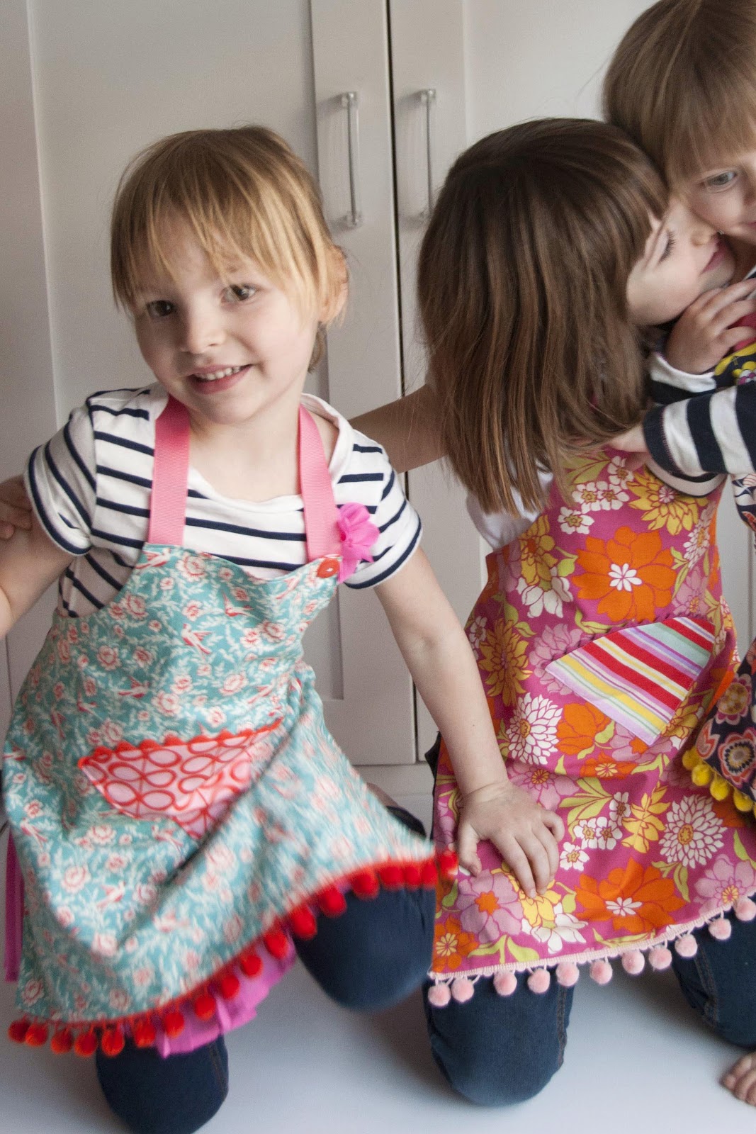 Aesthetic Nest: Sewing: Child's Reversible Fat Quarter Apron (Tutorial and  Pattern)