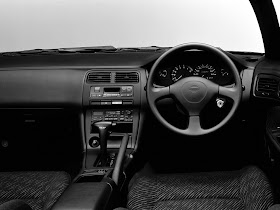 Nissan Silvia S14, wnętrze, interior, sportowe samochody z lat 90, różnice