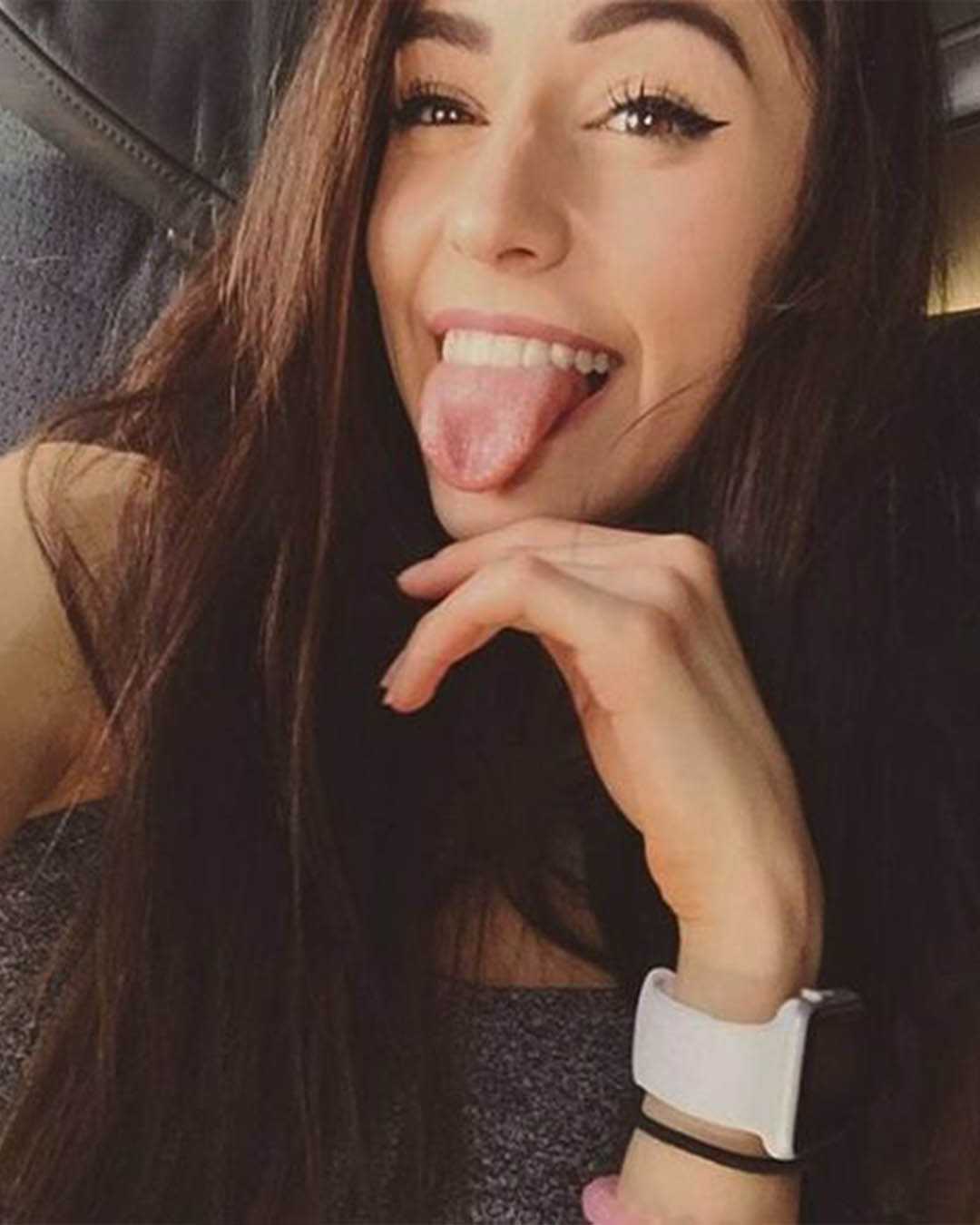 Poses tumblr SACANDO LA LENGUA que te haran ver divertida y angelical a