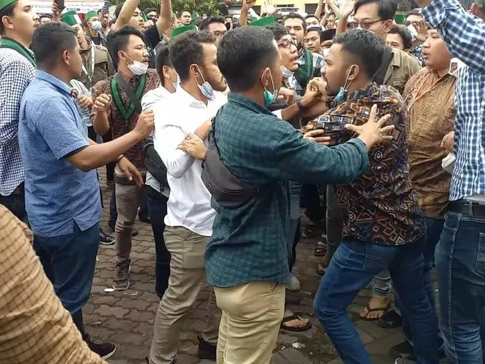 Lagi-Pemilihan-Ketum-HMI-di-Surabaya-Diwarnai-Insiden-Adu-Pukul-Kalangan-Pendukung
