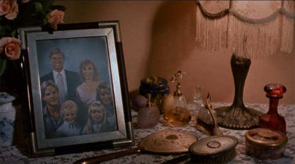 Flowers In The Attic Review Dan Sinopsisnya