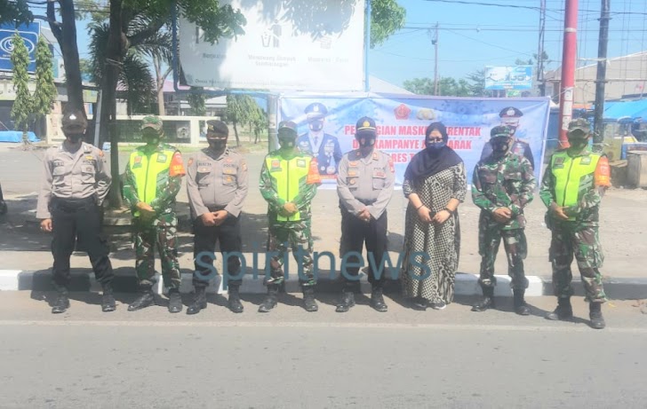 Gandeng Unsur TNI Dan Pemerintah Kecamatan Pattallassang, Polsek Pattallassang Berbagi Masker