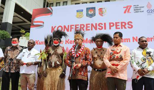 Muhammad Tito Karnavian bagikan 10 juta Bendera Merah Putih dari Kabupaten Merauke