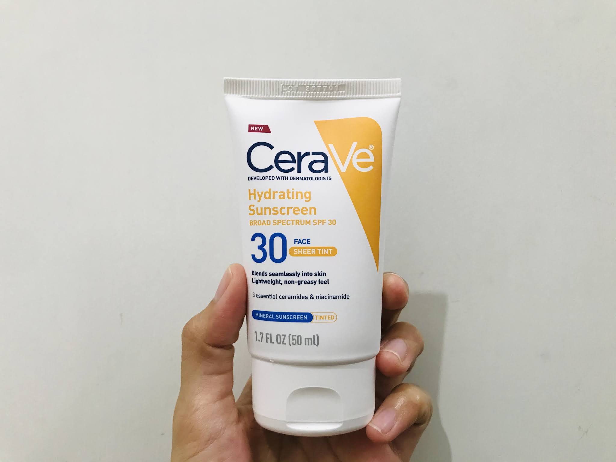 Cerave Hydrating Face Sunscreen Sheer Tint SPF 30 Deva