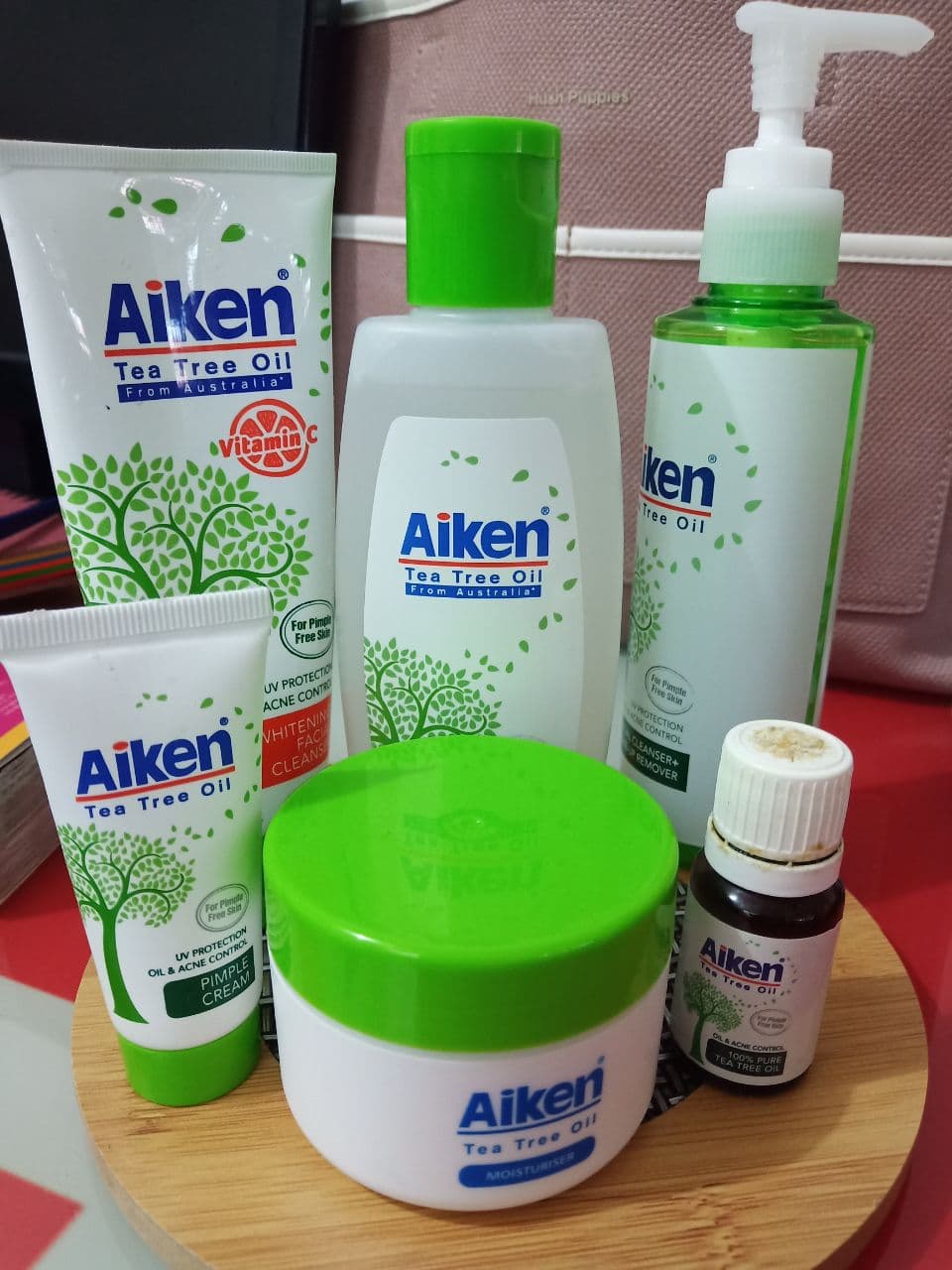 produk aiken menghilangkan parut jerawat Liam Johnston