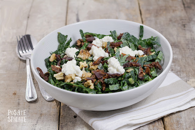 [I love food] Insalata di cavolo nero, noci, prugne secche e fiocchi di latte.