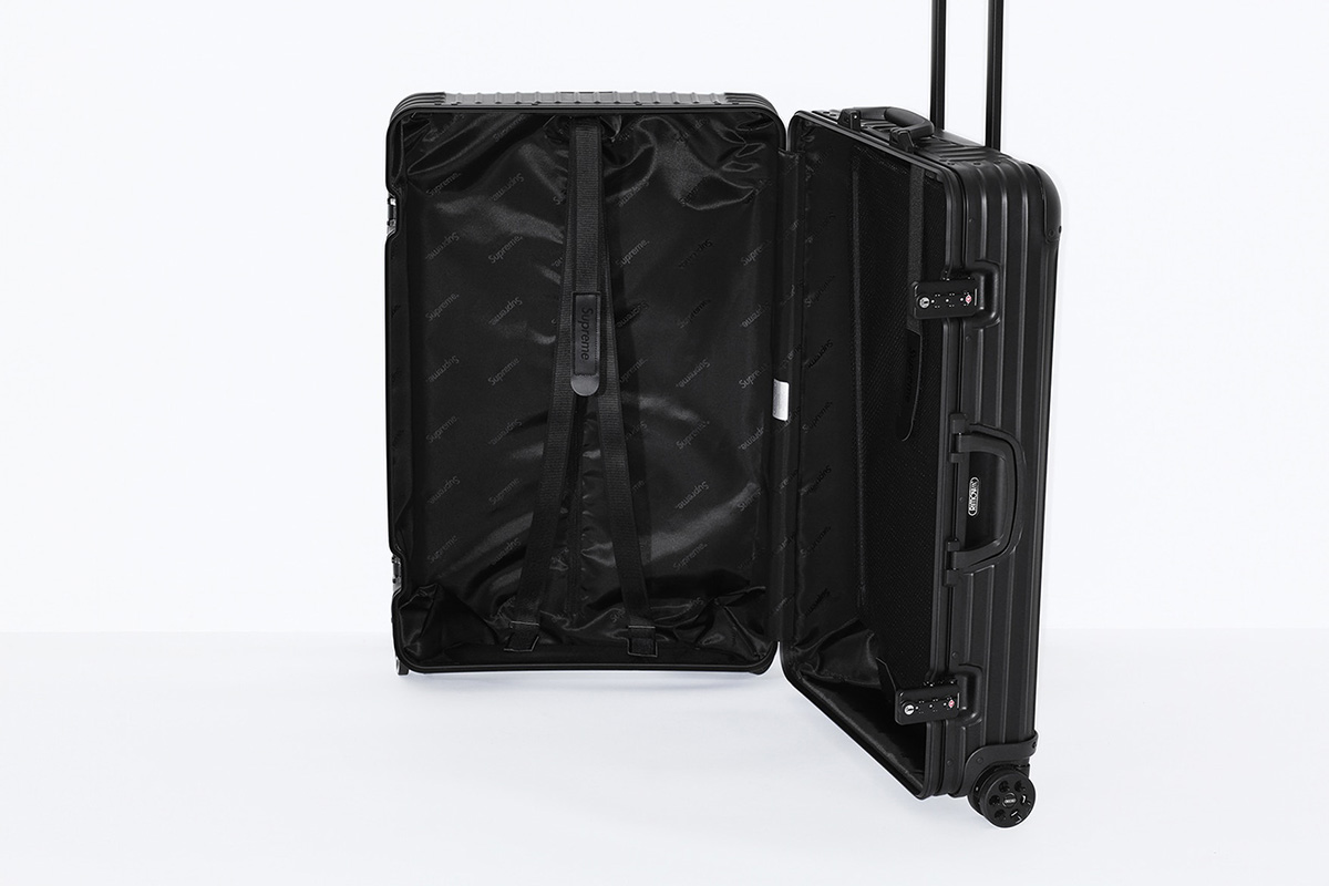 Supreme x RIMOWA Topas Multiwheel Suitcase 82L Black