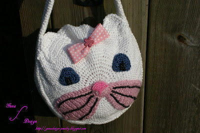 Crochet kitty cat bag for small girls made by Gunadesign