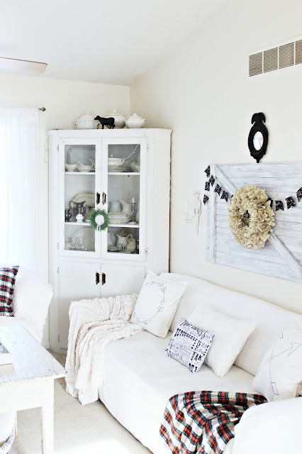 Happy At Home: Black and White Cottage Style Living Room