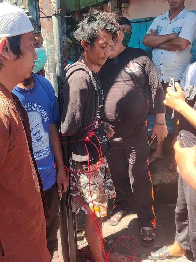 Penangkap Pria Pembakar Masjid Raya Makassar Ternyata dari Tim Anti Teroris & Komunis FPI Makassar