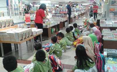 rekreasi buku digramedia puri indah mall 