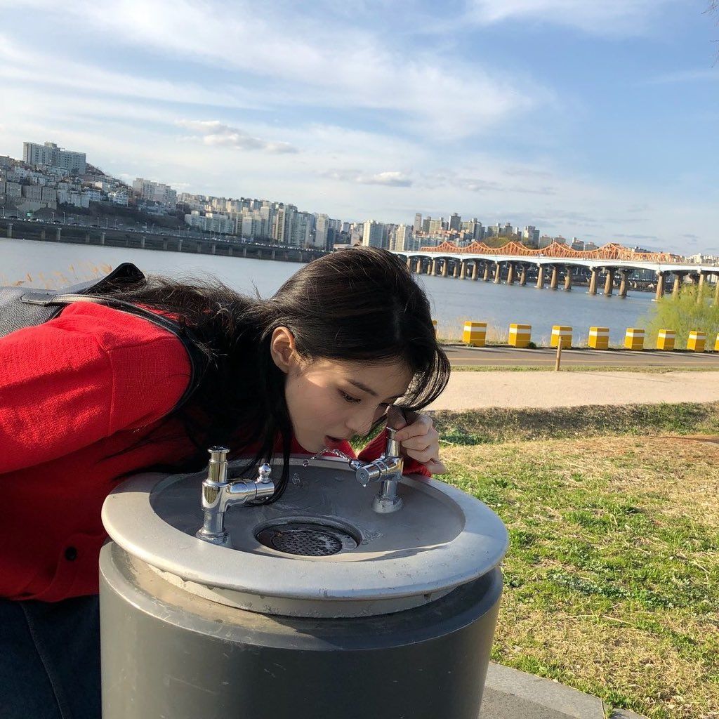 Semakin Populer, Foto-foto dari Han Sohee yang Pancarkan Aura “Girlfriend Material” Jadi Sorotan 9 KHkqd