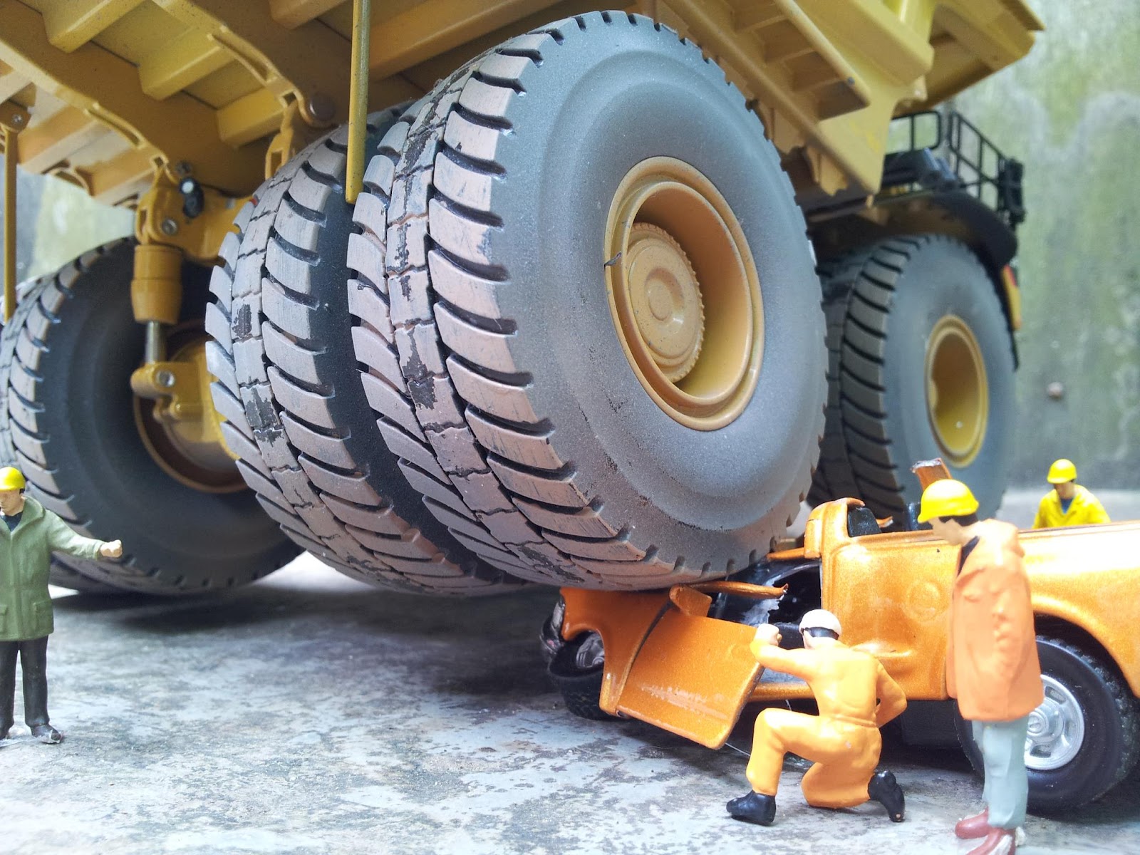 Junk yards, trailer loads... and crushing cars with heavy