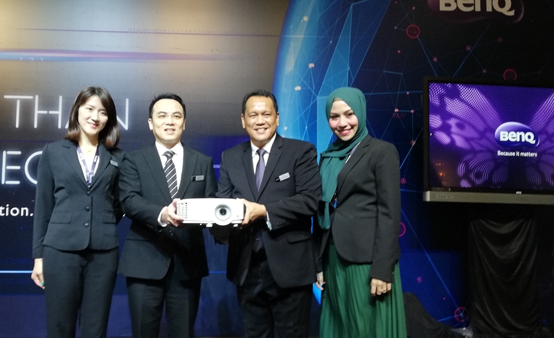 Praktis Berbagi Ide Saat Meeting Dengan Smart Projector Benq