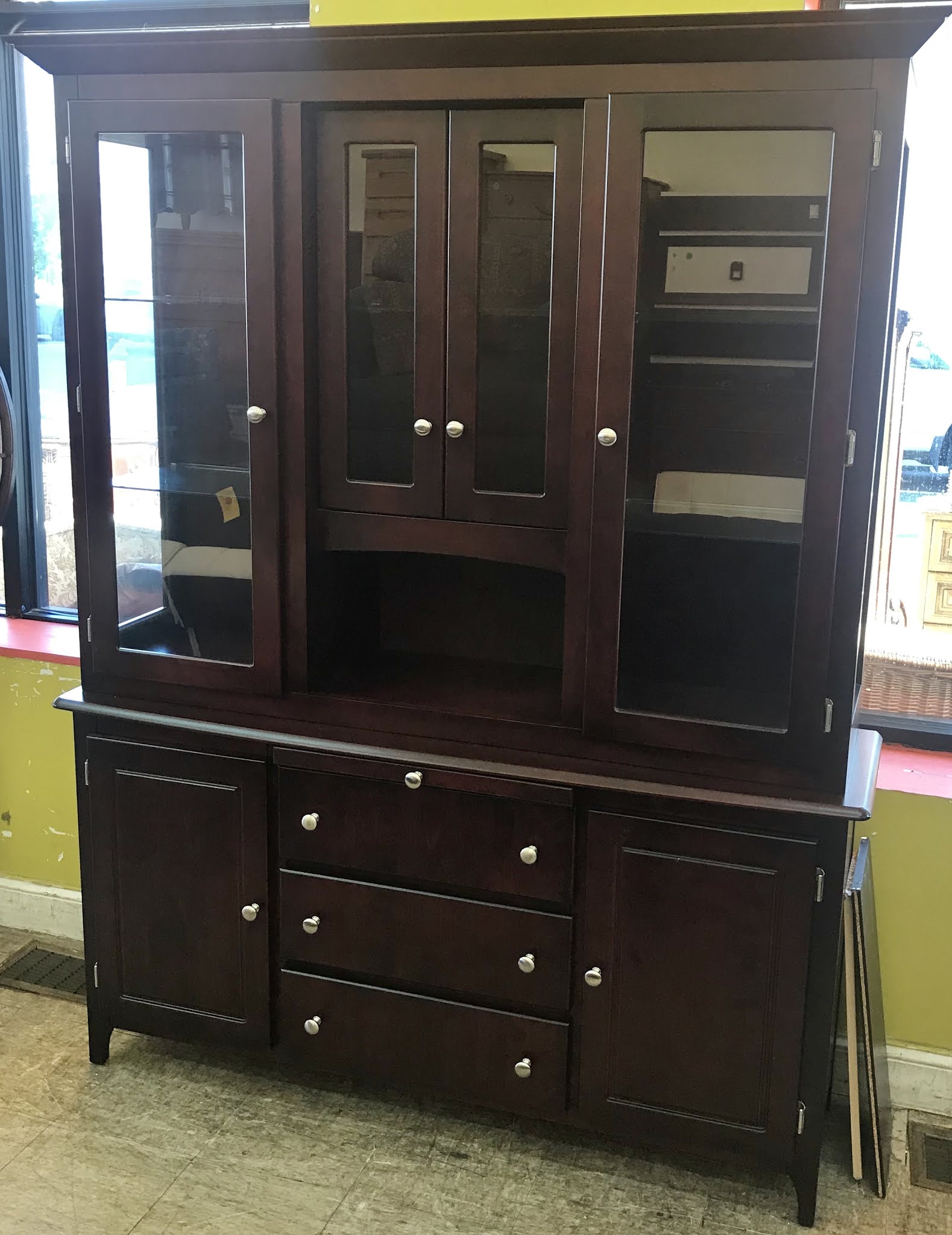 Uhuru Furniture & Collectibles 474882 2Piece China 245 SOLD