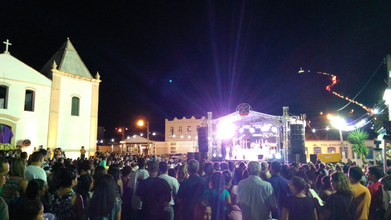 Caminhada da Luz atrai centenas de fiéis católicos em Jacobina