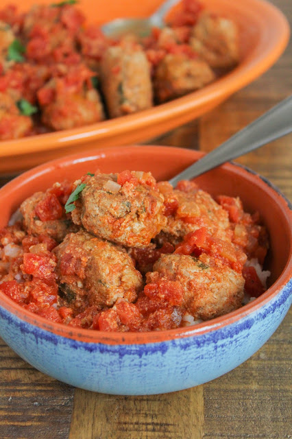 Slow Cooker Spanish Meatballs | The Chef Next Door #SundaySupper