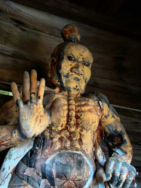Nio temple guardian statue