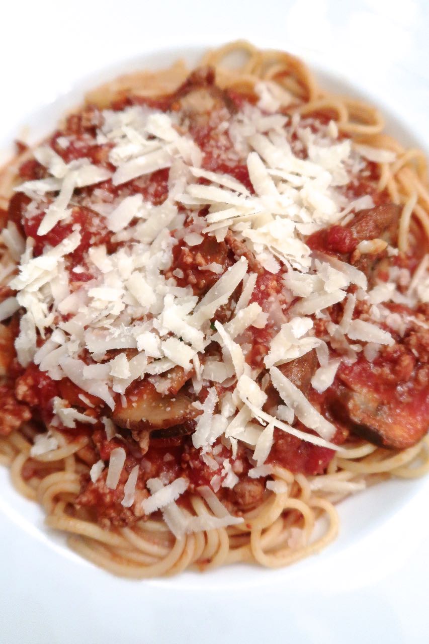 Scrumpdillyicious Spaghetti Bolognese with Mushrooms & Red Wine