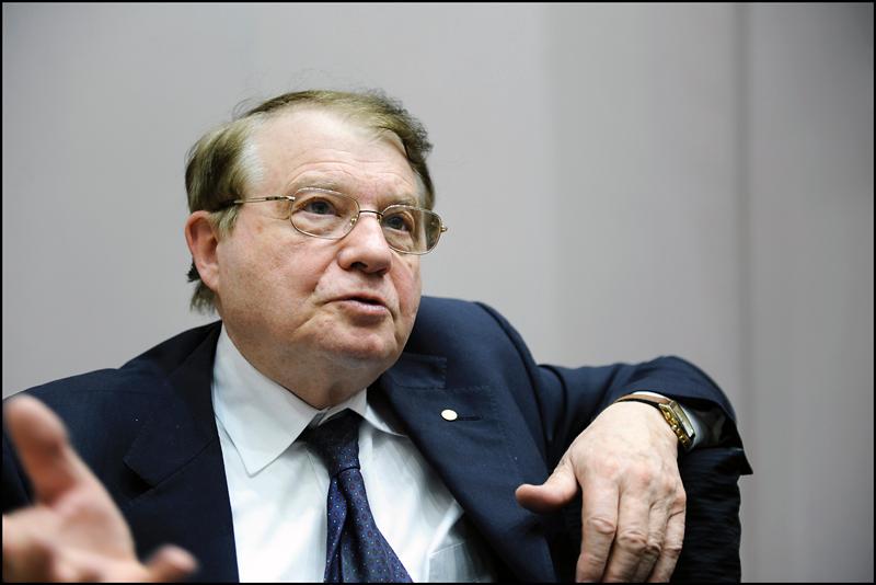 As vacinas COVID-19 têm efeitos devastadores a longo prazo, alerta Montagnier vencedor do Prêmio Nobel As vacinas COVID-19 têm efeitos devastadores a longo prazo, alerta Montagnier vencedor do Prêmio Nobel