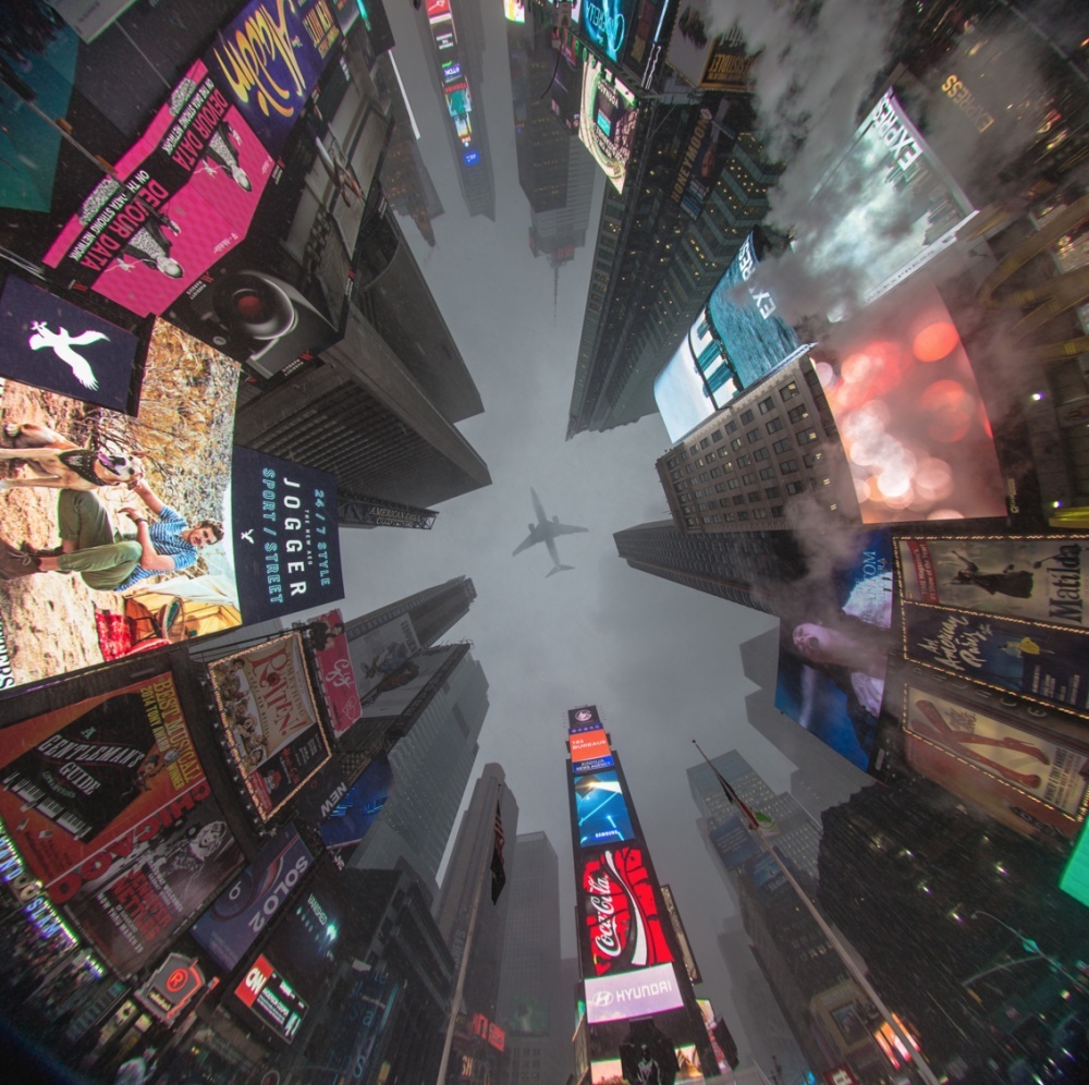 The 100 best photographs ever taken without photoshop - Times Square, New York, USA. A view from below