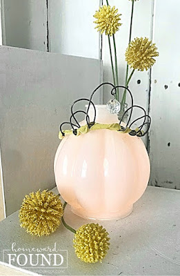 coastal style,beach style,decorating,diy decorating,re-purposing,white,DIY,vintage style,boho style,neutrals,vintage,thrifted,fall,pumpkins,fall decorating, pumpkin decor, decorating with pumpkins, diy pumpkins,glass globe pumpkins,glass pumpkins,fall home decor,farmhouse decor,boho chic home decor,boho chic fall decor