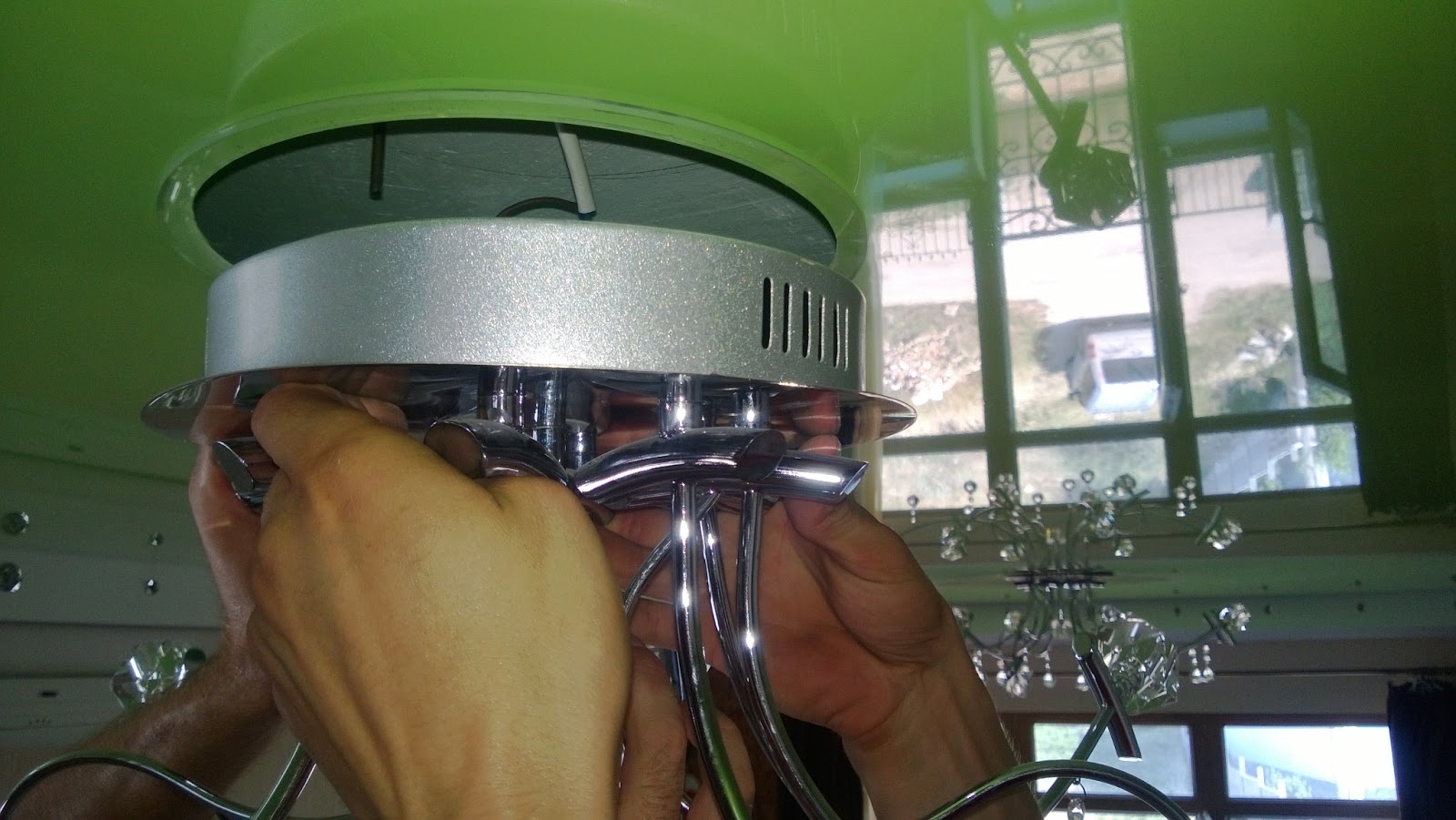 крепление ламп с драйвером на натяжной потолок. монтаж люстры на натяжной потолок с закладной. как установить светодиодную люстру на натяжной потолок. как установить светодиодную люстру на натяжной потолок. люстра на гипсокартонный потолок.