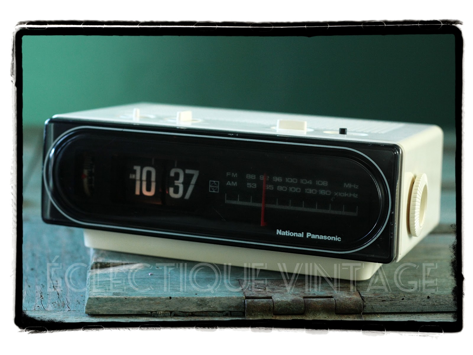 Éclectique Vintage [tienda vintage online]: Radio despertador Panasonic